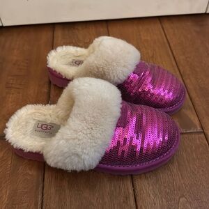 Big kids sz 2 Ugg slides pink sequin